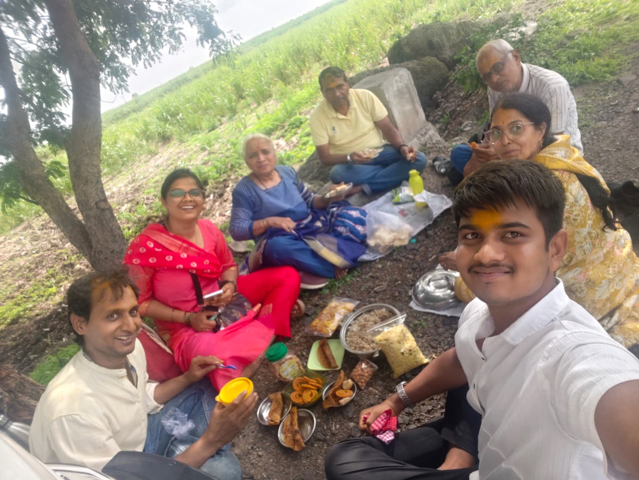 Family picnic stop during a Shree Shivraj Cab Service trip